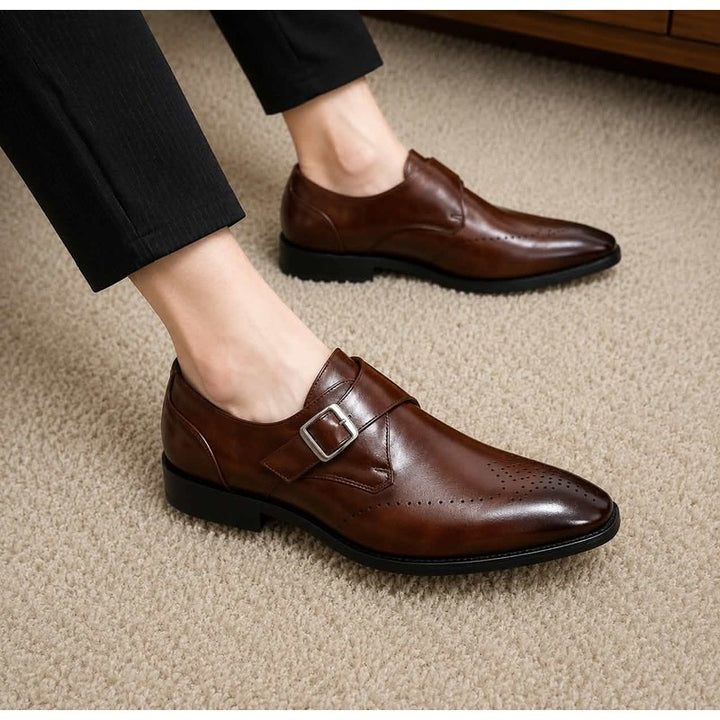 Julian | Enkelvoudige monkschoen met brogue-detailing