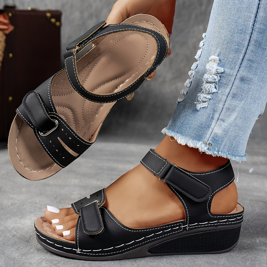 Oda | Sandales réglables à talon compensé