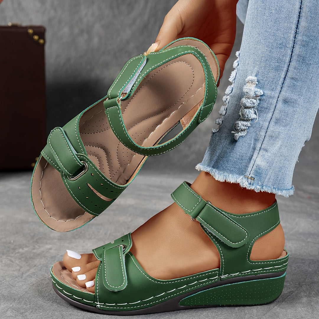 Oda | Sandales réglables à talon compensé