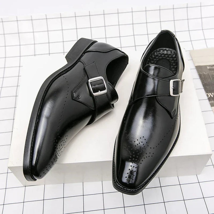 Julian | Enkelvoudige monkschoen met brogue-detailing