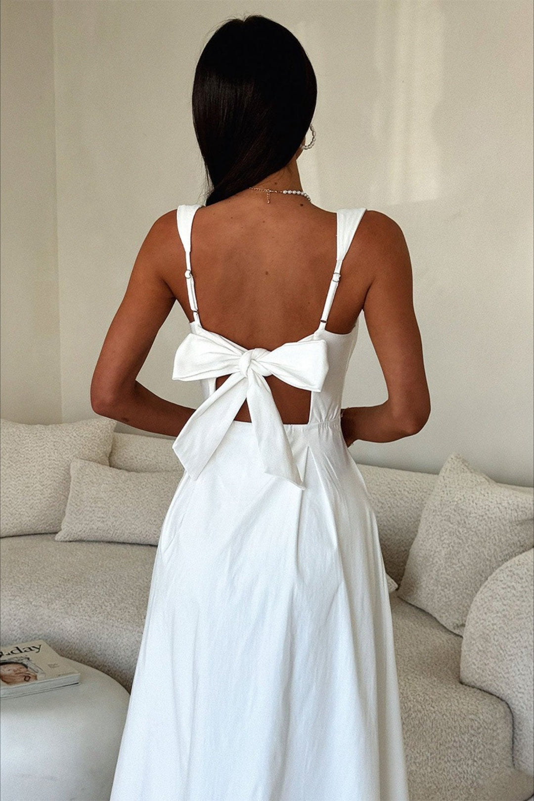 Renske | Vestido midi cintado com decote quadrado
