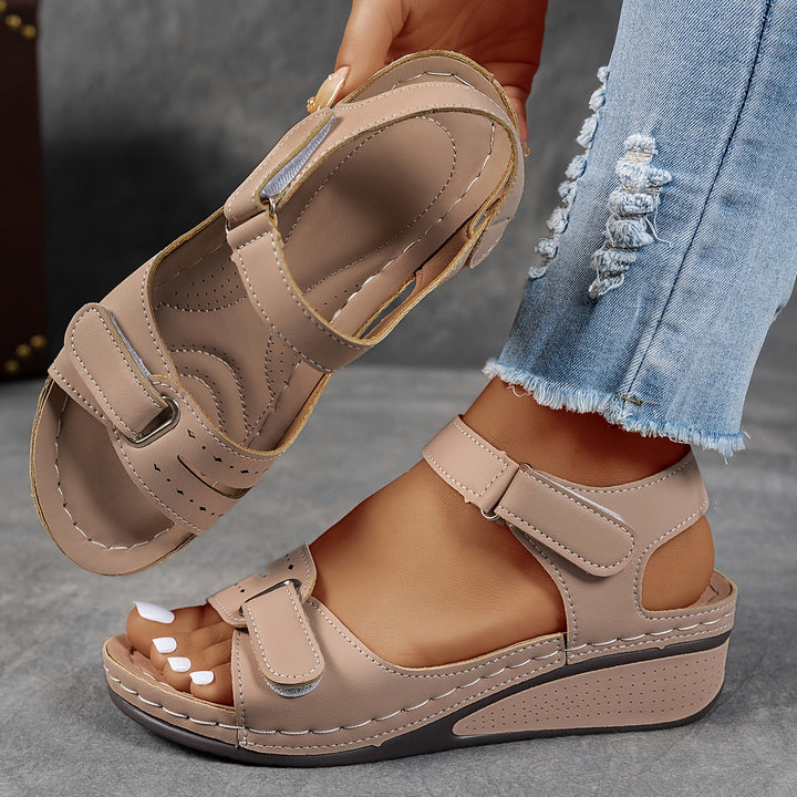 Oda | Sandales réglables à talon compensé