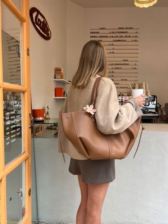 Lammie | Saco de compras espaçoso em pele