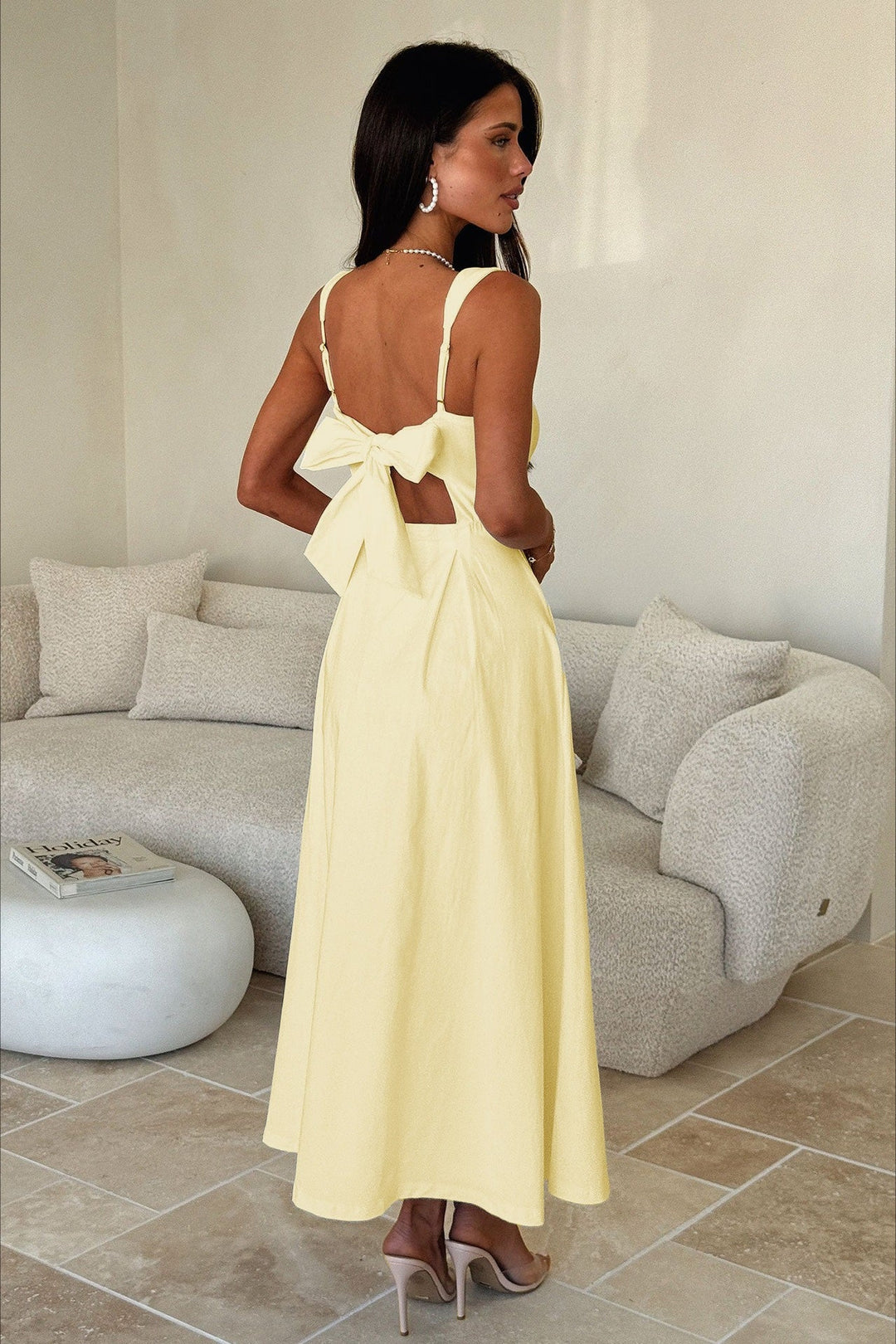 Renske | Vestido midi cintado com decote quadrado