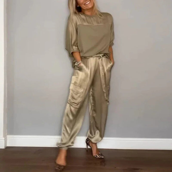 Dieuwertje | Ensemble deux pièces satiné avec pantalon cargo