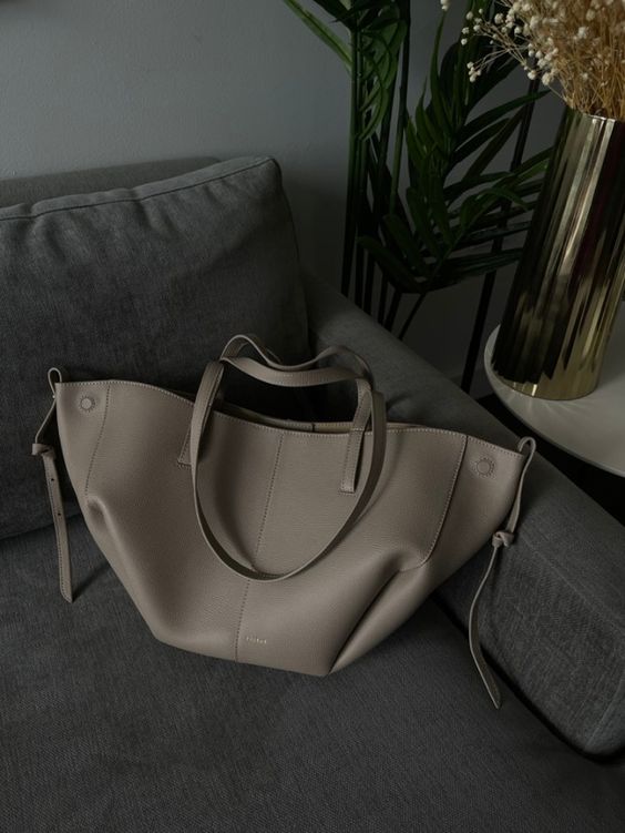 Lammie | Saco de compras espaçoso em pele